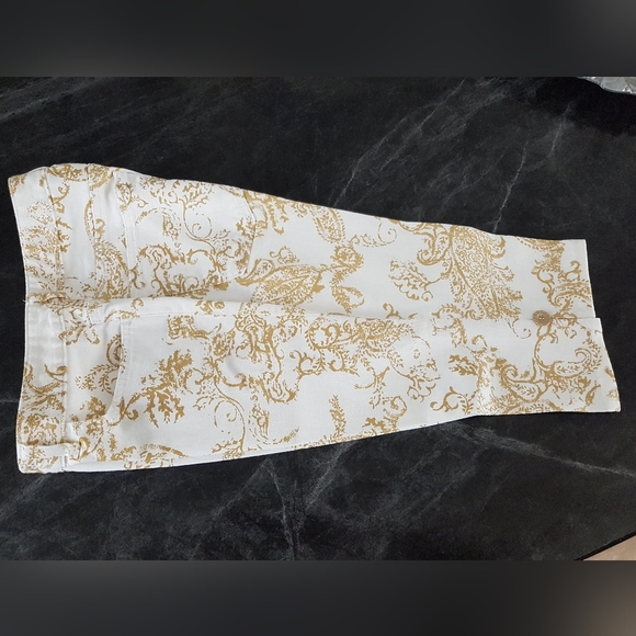 Capirs - Picture 8 of 8